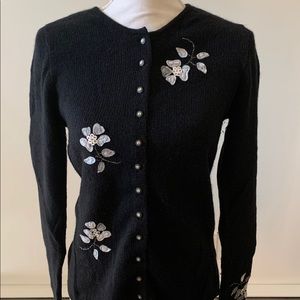 🤩3 FOR $15 Victoria Jones black button down shirt